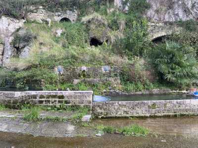 La sua acqua proviene dall�acquedotto Carolino, commissionato da Carlo di Borbone all�architetto Luigi Vanvitelli e inaugurato nel 1752  